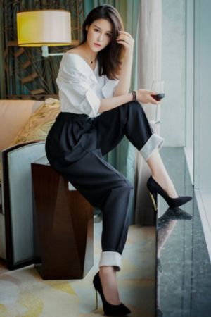 娇妻玩4p被三个男人玩_1080免费电视剧